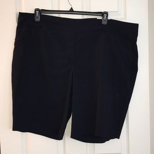 Plus Bermuda shorts stretchy fabric 24w navy NWT